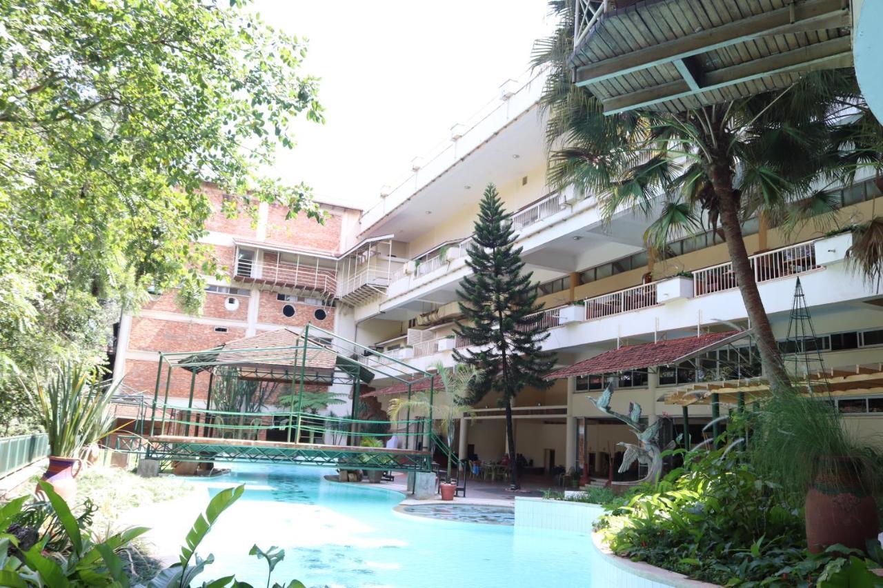Golf Course Hotel Kampala Exterior photo
